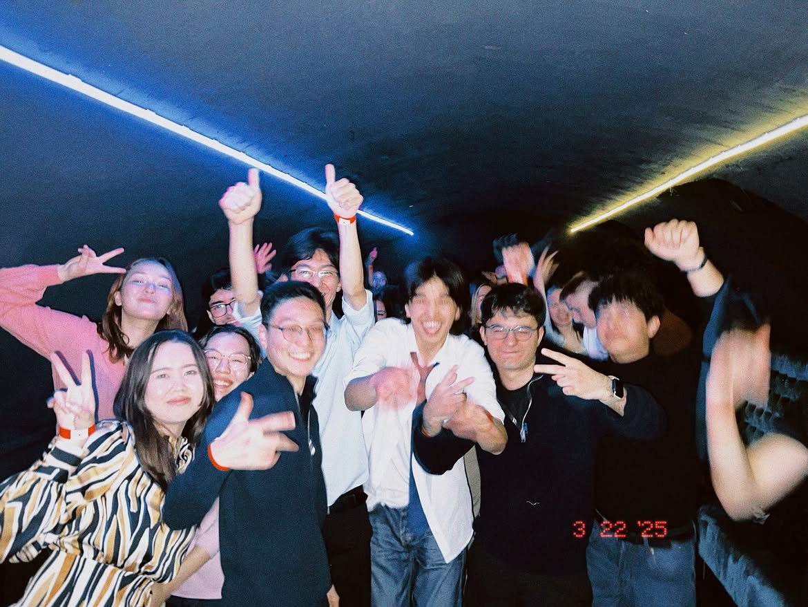 Budapest Tunderi dance floor crowd